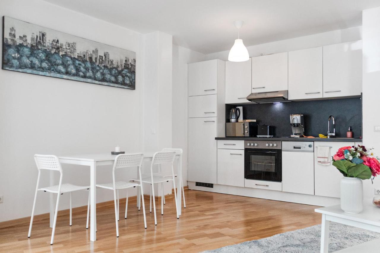 Gasometer Apartment - Designer Building With Amazing View Wien Exteriör bild