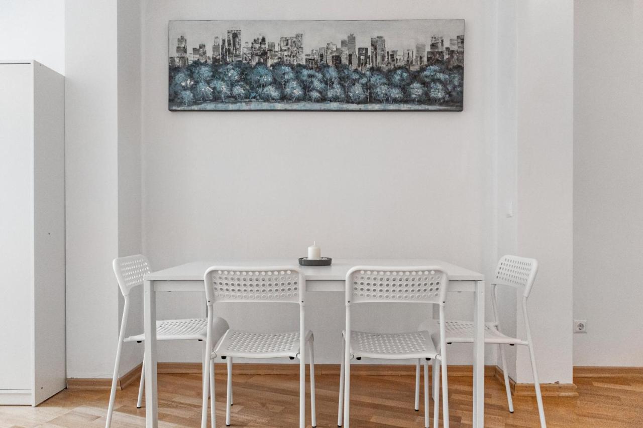 Gasometer Apartment - Designer Building With Amazing View Wien Exteriör bild