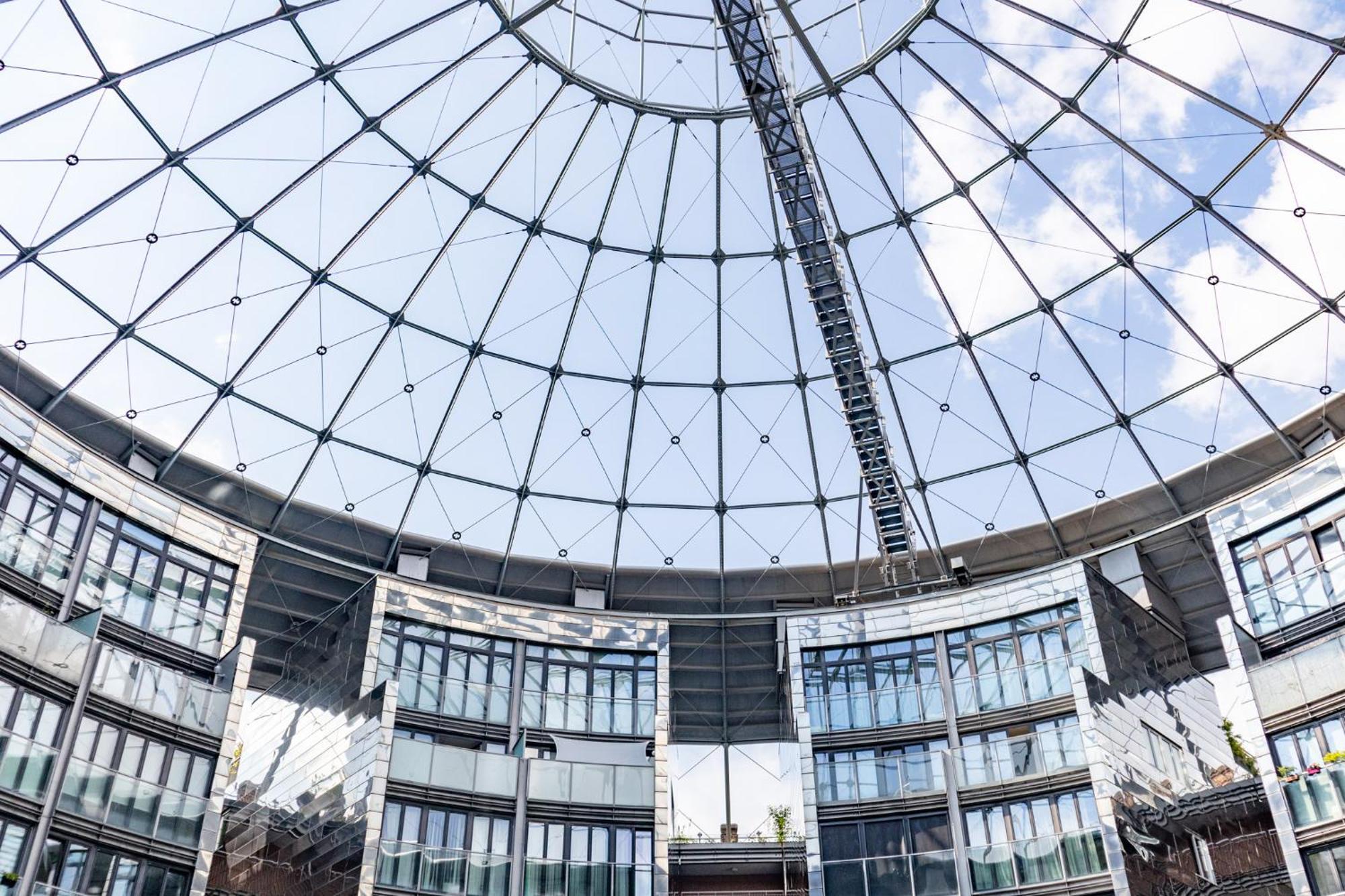 Gasometer Apartment - Designer Building With Amazing View Wien Exteriör bild